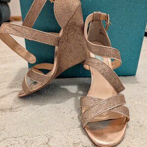 Rare Betsey Johnson Bridal Champagne Glitter Wedge Sandals with Straps - size 8